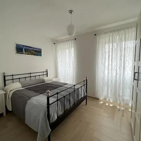 דירה Appartato A 5 Minuti Dal Mare אימפריה